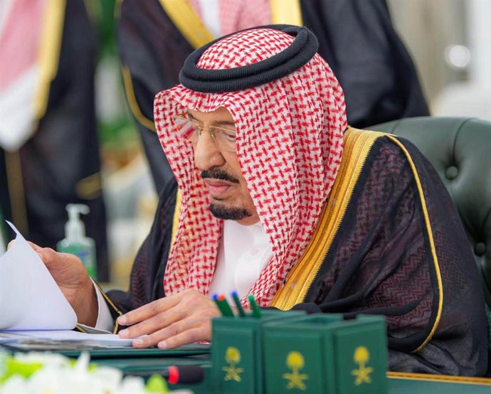 Archivo - June 30, 2026, Gaza City, Gaza Strip, Saudi Arabia: Saudi Arabia's King Salman bin Abdulaziz Al Saud chairs a cabinet meeting in Jeddah, Saudi Arabia, June 30, 2026