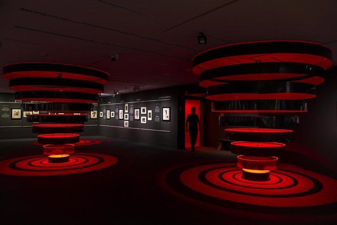 Una de las salas de la exposición 'El infierno de Dante. Doré y Rauschenberg' de la Fundación Canal.