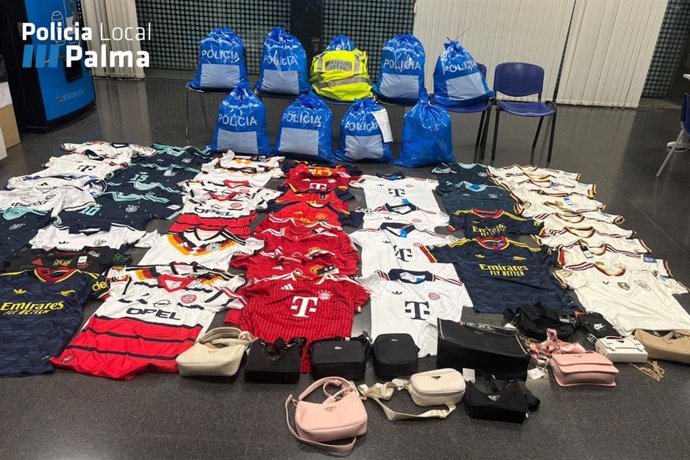 Productos falsificados incautados por la Policía Local de Palma.