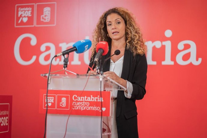La portavoz del PSOE de Cantabria, Ainoa Quiñones
