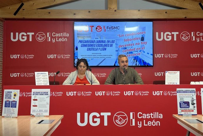 El secretario general de  Federación de Servicios, Movilidad y Consumo  de UGT Castilla y León, Héctor Yágüez, y la responsable de la actividad de Restauración Social de la organización, Mónica de la Cámara, en rueda de prensa.