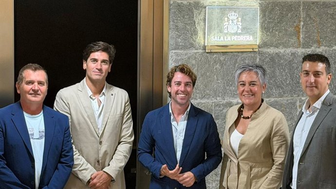 El presidente de la Federación de Piragüismo de la Región, César Reales; el presidente de la Real Federación Española de Piragüismo, Javier Hernanz; el director general de Deportes, Fran Sánchez; y los alcaldes de Calasparra y Blanca