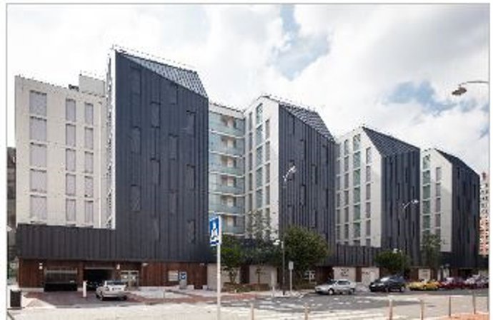Archivo - Locales en el barrio de Amezola que albergan las oficinas de Alokabide