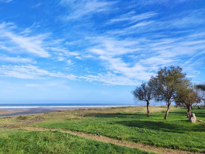 Archivo - Playa de Espasa, turismo, Mar Cantábrico