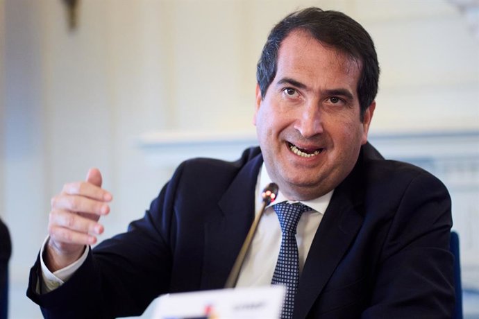 Archivo - El Country Manager de BBVA España, Peio Belausteguigoitia, interviene durante los Cursos de Verano de 2024 de la UIMP, en el Palacio de la Magdalena, a 19 de junio de 2024, en Santander, Cantabria (España). 