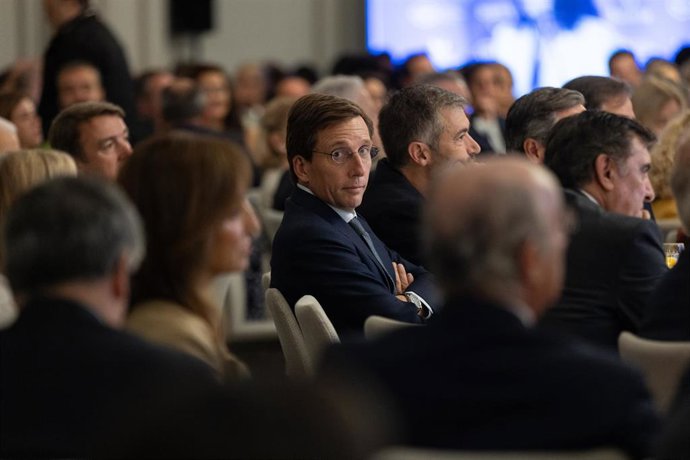 El alcalde de Madrid, José Luis Martínez Almeida, participa en un desayuno informativo de Fórum Europa, en el Hotel Palace, a 5 de octubre de 2026, en Madrid (España).