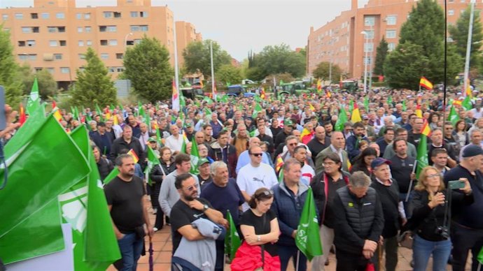 Concentración de Asaja en la Consejería de Desarrollo Sostenible en Toledo