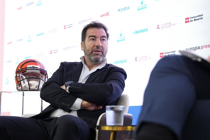 Rafael de los Santos, diretor da NFL na Espanha, durante o evento “Desayunos Deportivos” da Europa Press — Rafael de los Santos, antes do jogo da NFL em Madri de 2026, realizado na Universidade Camilo José Cela em 6 de outubro de 2026, em Madri, Espanha.