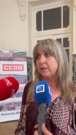 La responsable de área externa de CCOO de Asturias, Esther Barbón, participa, en Gijón, en la jornada de homenaje a la afiliación veterana. Del sindicato