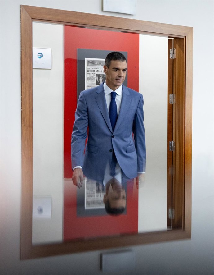 El presidente del Gobierno, Pedro Sánchez, durante la rueda de prensa posterior al Consejo de Ministros, en el Palacio de la Moncloa, a 6 de octubre de 2026, en Madrid (España)