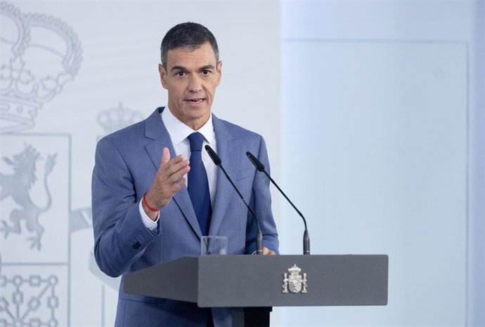 El presidente del Gobierno, Pedro Sánchez, durante una rueda de prensa posterior al Consejo de Ministros, en el Palacio de la Moncloa, a 6 de octubre de 2026, en Madrid (España). 