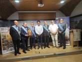 Foto: Guadalupe (Cáceres) se prepara para vivir la Fiesta de la Hispanidad con desfile de banderas y peregrinación a caballo