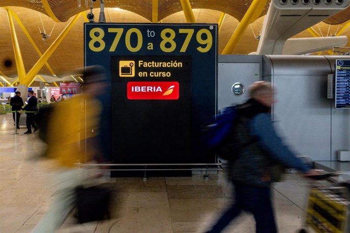 Archivo - Mostradores de facturación de Iberia  a 13 de marzo de 2026, en Madrid (España). 