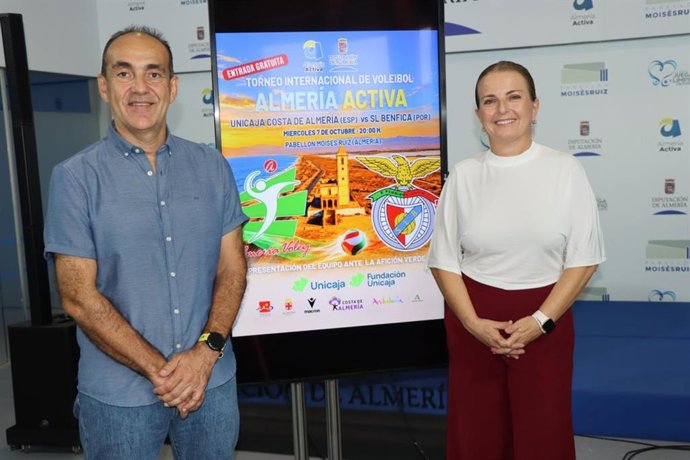 Presentación del Torneo Internacional de Voleibol 'Almería Activa', que se celebrará en el Pabellón Moisés Ruiz de Almería.