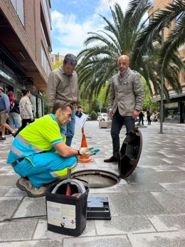 El Ayuntamiento de Cáceres intensifica el control de plagas en alcantarillas ante el periodo de lluvias
