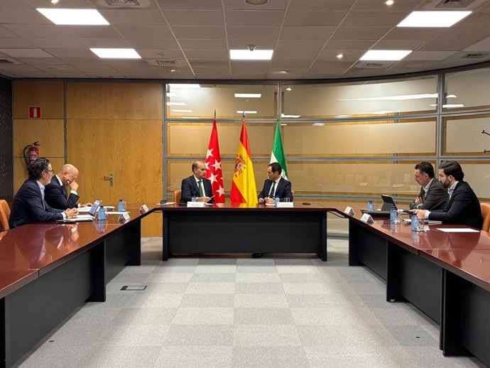El consejero de Inteligencia Artificial, Desarrollo Digital y Administración Pública, José Antonio Nieto, se ha reunido este martes en la sede de la Consejería de Digitalización con su hómologo en la Comunidad de Madrid, Miguel López-Valverde.