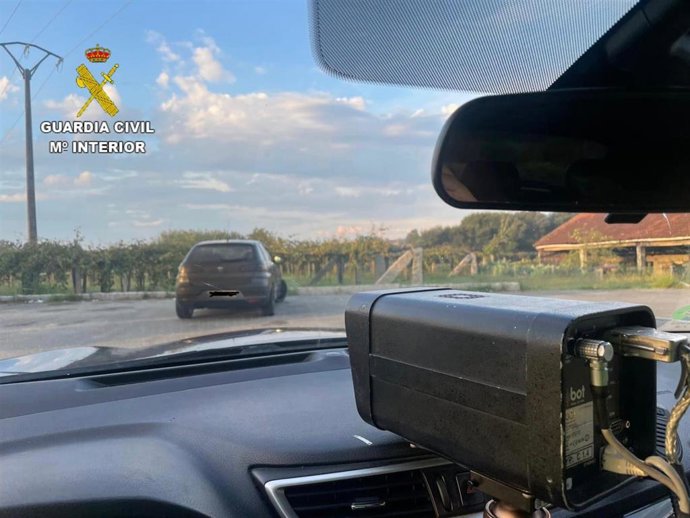 Vehículo detectado a 140 km/h en una zona de 50 km/h en Ribadumia (Pontevedra).