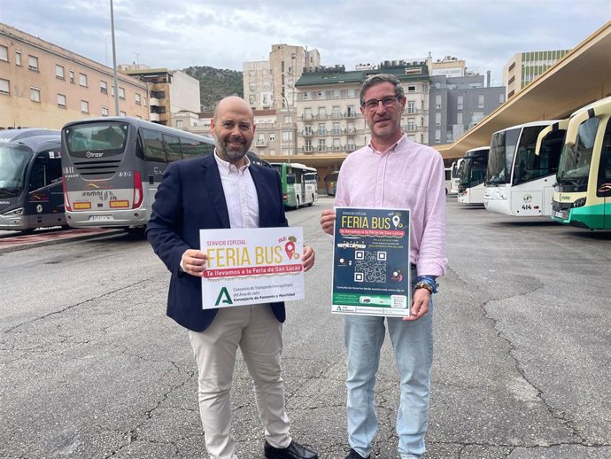 El gerente del Consorcio Metropolitano de Transporte de Jaén, Sergio López, y el delegado de Fomento y Movilidad, Miguel Contreras