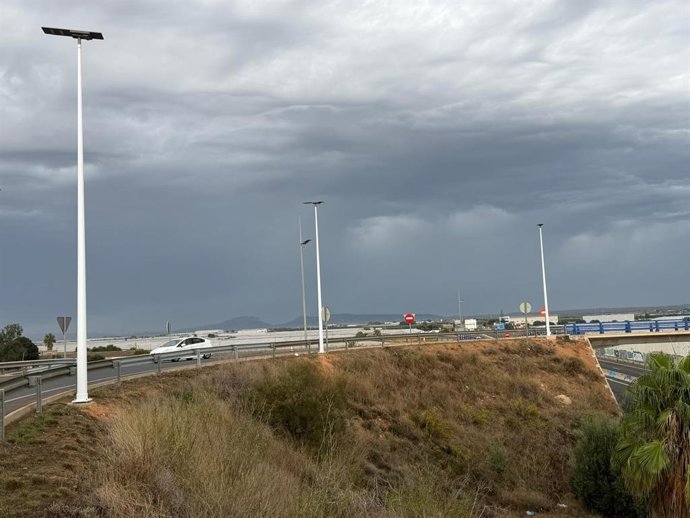 La glorieta de El Mirador, en San Javier, estrena iluminación con puntos de luz solares para mejorar la seguridad vial
