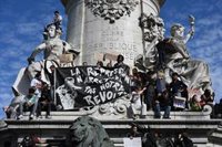 Francia suspende temporalmente las clases para facilitar un periodo de "democracia interna"