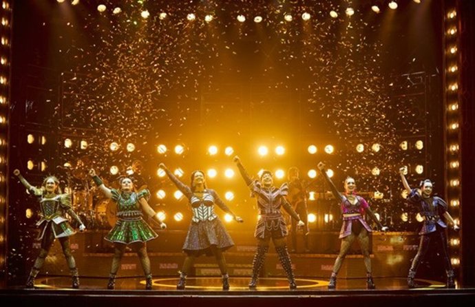 Las seis protagonistas del musical 'SIX' en escena.