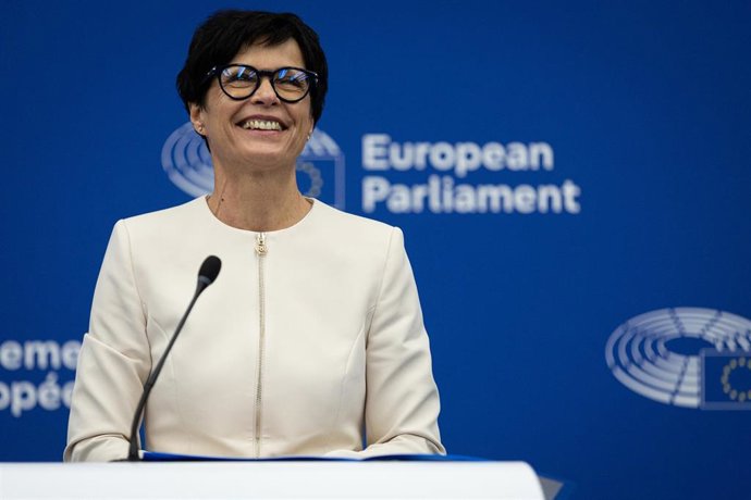La comisaria de Ampliación, Marta Kos, durante una rueda de prensa en la sede del Parlamento Europeo en Estrasburgo (Francia)