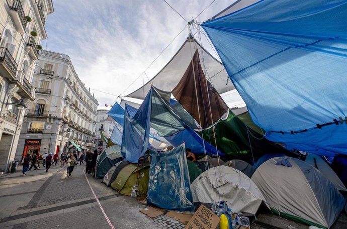 Tiendas de camapaña durante la acampada por la Vivienda en la Puerta del Sol, a 5 de octubre de 2026, en Madrid (España).