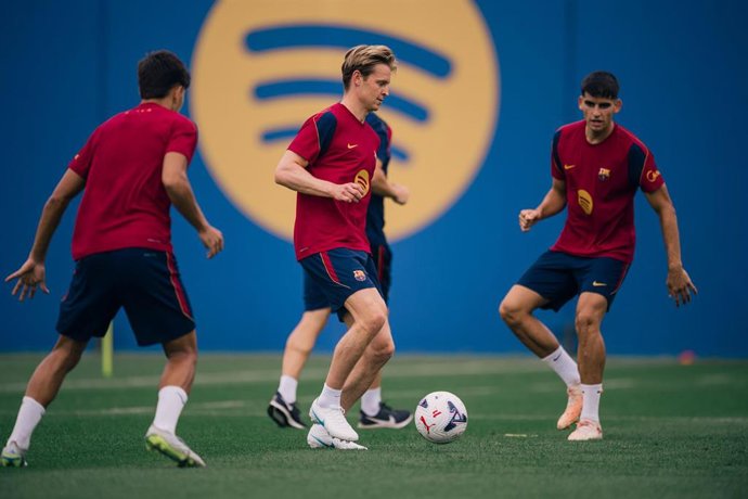 El jugador del FC Barcelona Frenkie de Jong en el entrenamiento del 6 de octubre de 2026