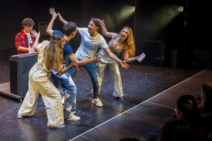 El Escalante recupera el musical ‘Tot eixirà malament (i serà perfecte)’, una historia sobre el valor de ser uno mismo