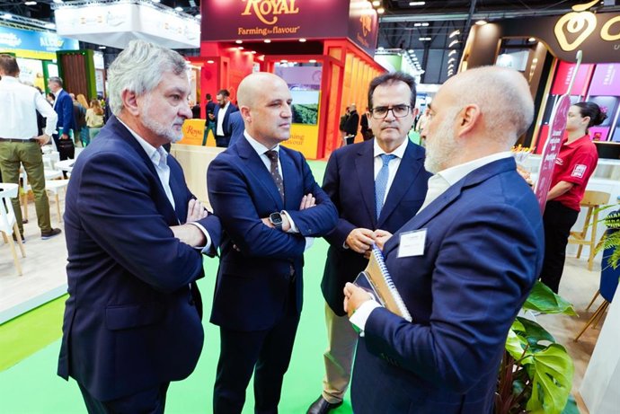 La delegación de la Diputación de Almería durante su visita a Fruit Attraction, en Madrid.