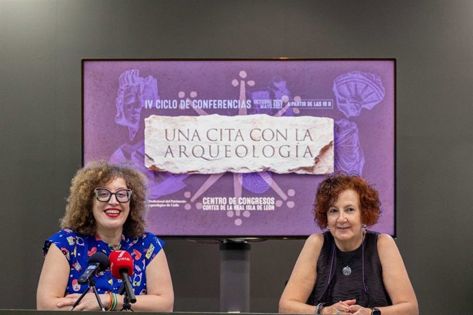 Pepa Pacheco presentando la IV edición de 'Cita con la Arqueología'.