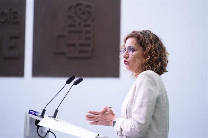 La secretaria general del PSOE-A, María Jesús Montero, durante una rueda de prensa en la sede regional del PSOE andaluz. 