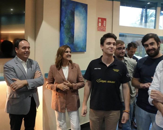 El presidente del PPCV, Juanfran Pérez Llorca, en un acto con afiliados de Nuevas Generaciones junto al presidente nacional de la organización juvenil, Ignacio Dancausa, y la alcaldesa de València, María José Catalá,