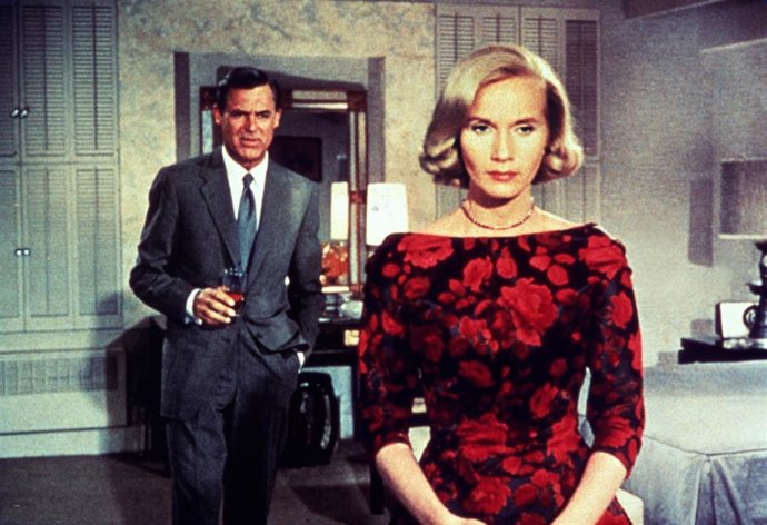 La actriz Eva Marie Saint interpretando a Eve Kendall en 'Con la muerte en los talones' junto a Cary Grant.
