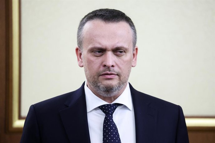 RÚSSIA, MOSCOU – 30 DE SETEMBRO DE 2026: Andrei Nikitin, ministro dos Transportes da Rússia, chega antes de uma reunião na Casa do Governo da Rússia