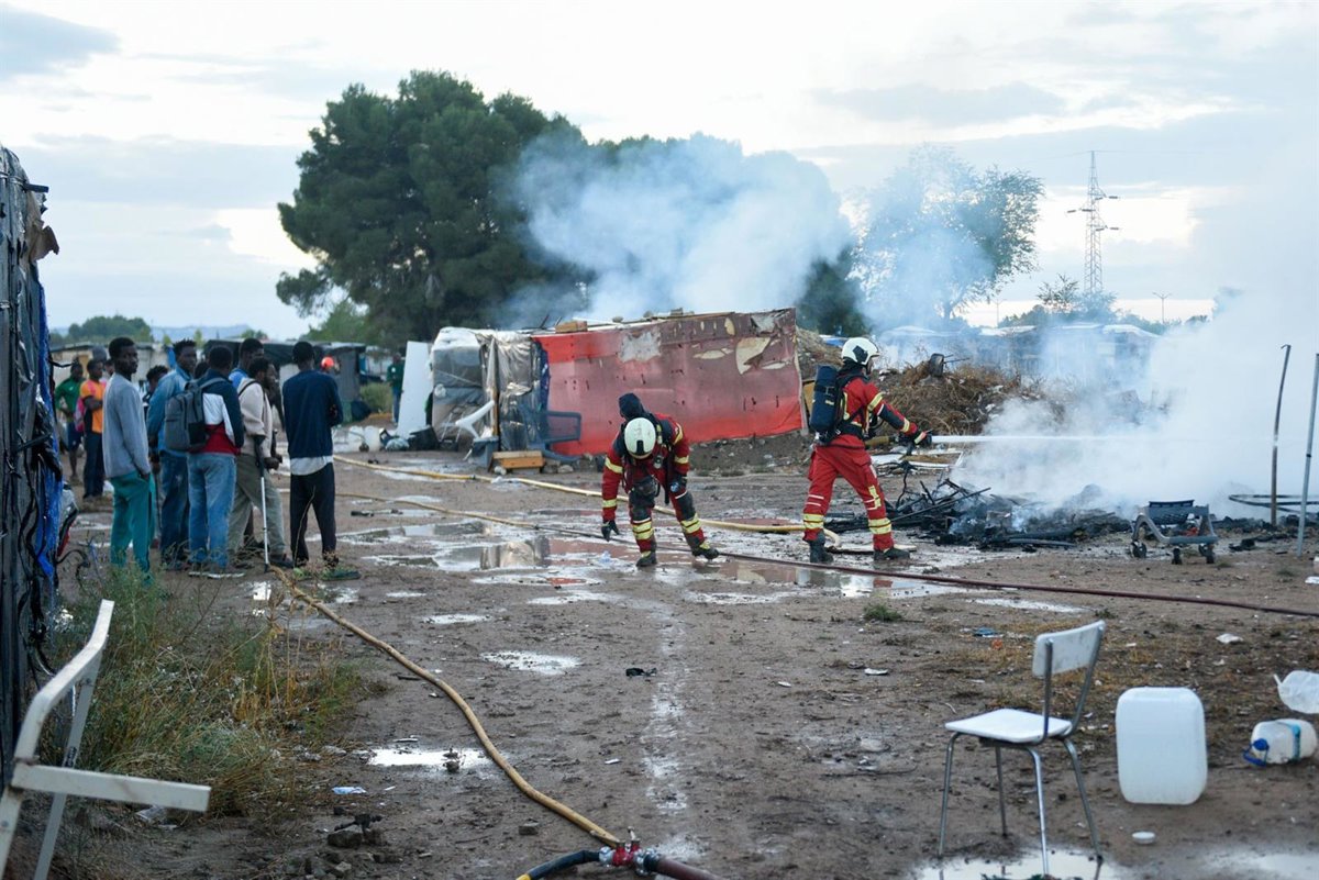 Un incendio en un asentamiento irregular de viviendas en Albacete deja al menos un herido