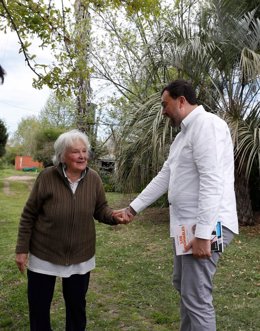 El presidente del Principado de Asturias, Adrián Barbón, junto a la exvicepresidenta de Uruguay,  Lucía Topolansky.