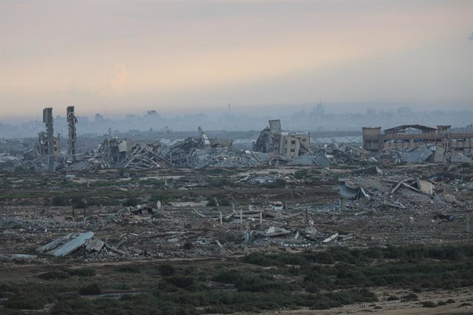 October 6, 2026, Nusairat, Gaza Strip, Palestinian Territory: The sun rises west of the Nuseirat refugee camp in the central Gaza Strip on October 6, 2026, on the eve of the third anniversary of the outbreak of the war on October 7, 2023. After three year