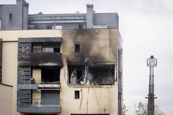 Fachada de la vivienda que ha sufrido la explosión, a 7 de octubre de 2026, en Valdemoro, Madrid (España). Una explosión registrada en una vivienda de Valdemoro ha provocado importantes daños materiales en el inmueble y la muerte de tres perros.