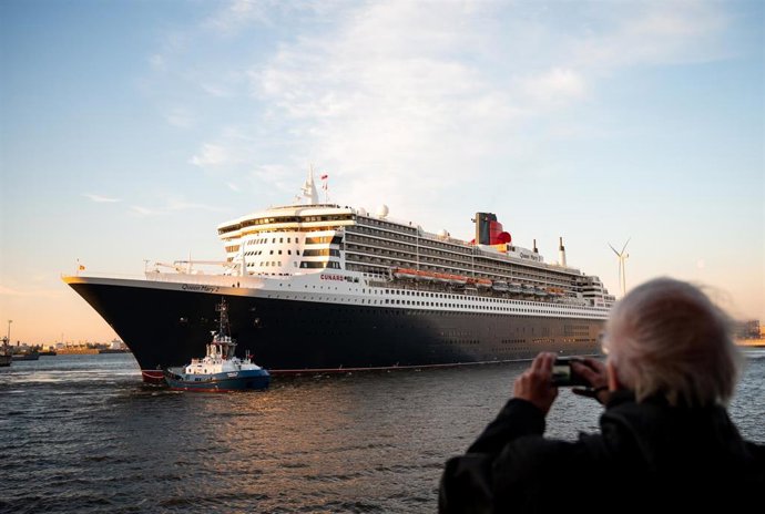 Archivo - El buque Queen Mary 2 en Hamburgo