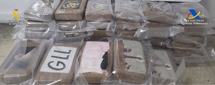 Paquetes de cocaína incautados por Guardia Civil y Vigilancia Aduanera en el Puerto de Algeciras.