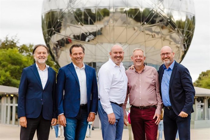 De izquierda a derecha Mario Alonso (España), Marco du Pre (Países Bajos), Matthew Meadows (Reino Unido e Irlanda), Peter Verschelden (Bélgica) y Marco Utermark (Países Bajos), miembros del Consejo Internacional.