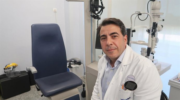 Dr. José Luis Siguero, especialista en Oftalmología de Vithas Sevilla.