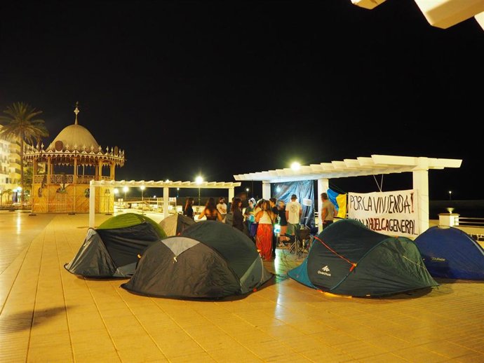 Acampada por la vivienda en Arrecife (Lanzarote)