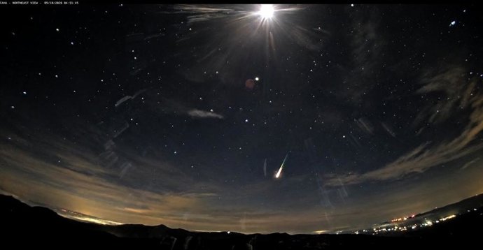 Bola de fuego captada por las cámaras exteriores del Observatorio Astronómico de Calar Alto, en Gérgal (Almería).