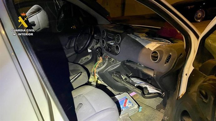 Interior de un vehículo en el que se  ha producido un robo