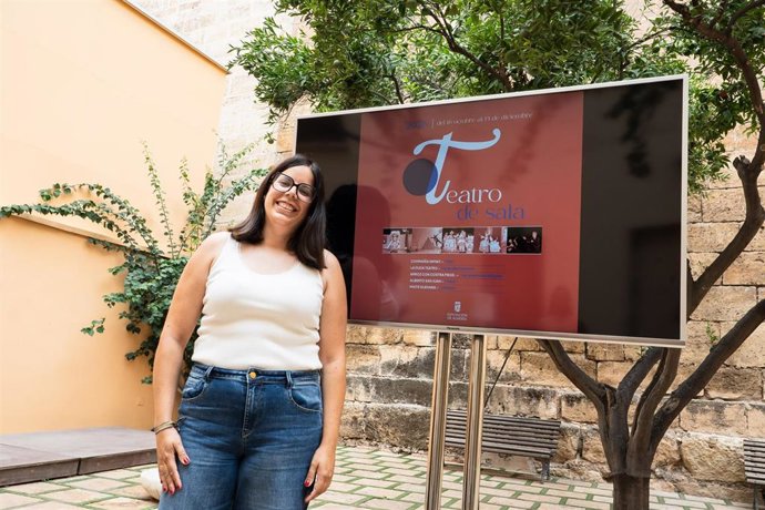 La vicepresidenta de la Diputación de Almería y diputada de Cultura, Cine e Identidad Almeriense, Almudena Morales, durante la presentación del Circuito de Teatro de Sala 2026.