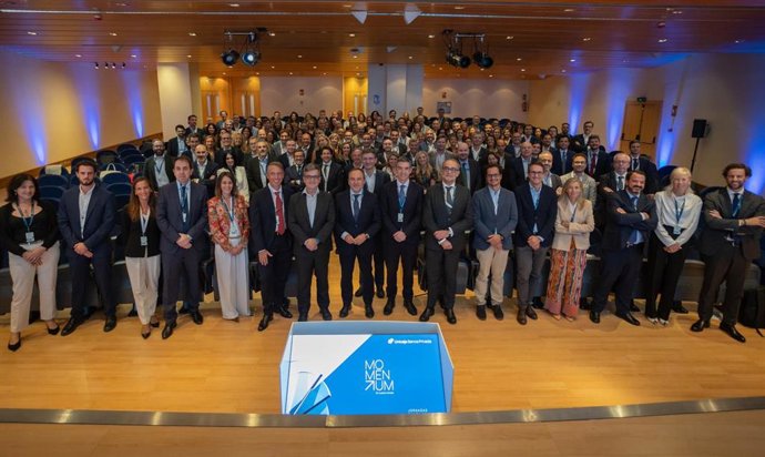 Unicaja reúne a 160 profesionales para impulsar el asesoramiento especializado de su Banca Privada.