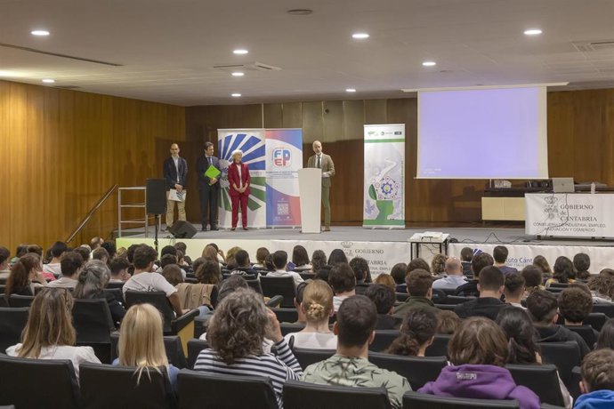 El consejero de Educación, Formación Profesional y Universidades, Sergio Silva, inaugura la II Edición de las Jornadas ‘Prevención con los cinco sentidos’, organizadas por la Cátedra Prevención Cantabria de la UC
