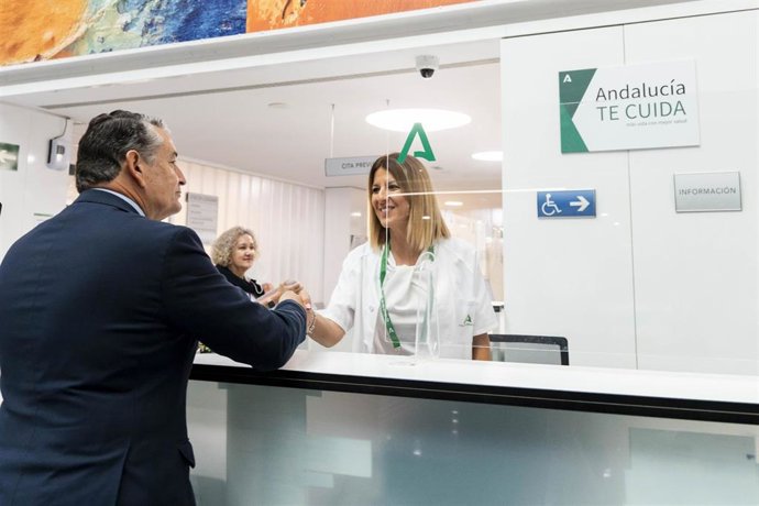 El vicepresidente primero y consejero de Presidencia, Sanidad y Emergencias, Antonio Sanz, antes de intervienir en unas Jornadas de Prevención de Riesgos Laborales del Sistema Andaluz de Salud (SAS). Imagen de archivo. 
